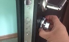 Замена накладки входной двери