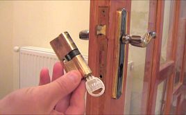 Замена цилиндра межкомнатной двери