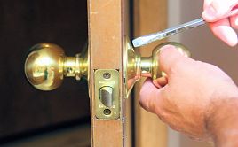 Замена ручки межкомнатной двери