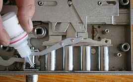 Смазка механизмов входной двери