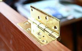 Замена петель межкомнатной двери (2 шт.)