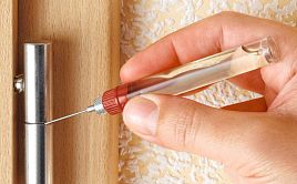 Смазка механизмов межкомнатной двери